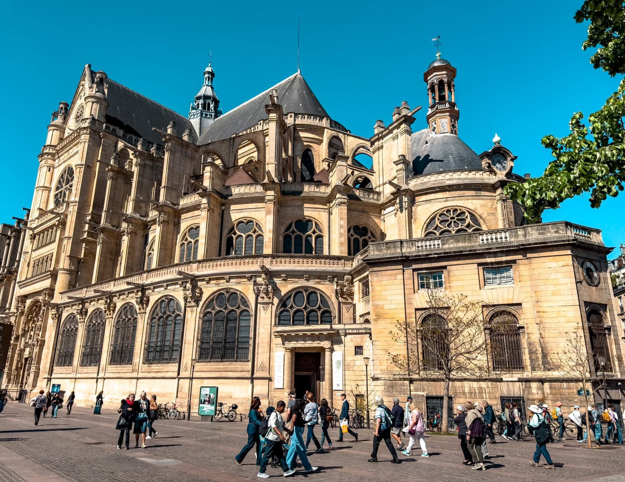 Paris Travel Guide (20).png